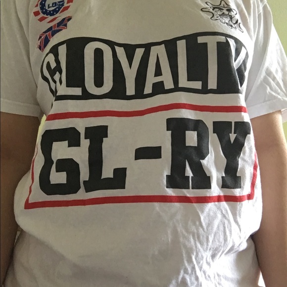 White t shirt with glo gang logo